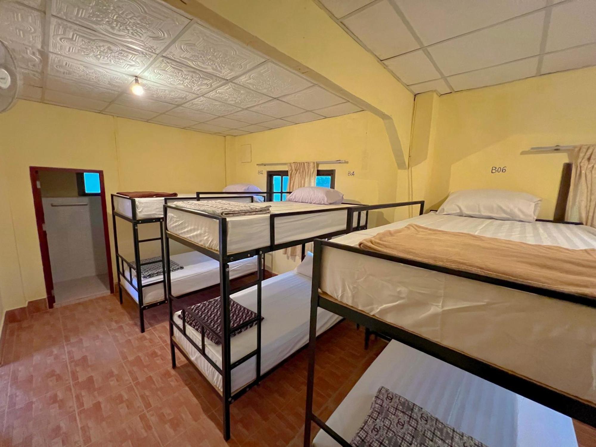 Easy Go Backpacker Hostel Ванг-Виенг Экстерьер фото